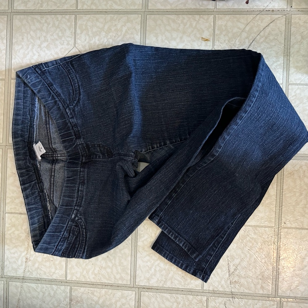 Oh baby by Motherhood denim jean size M. In good conditions.